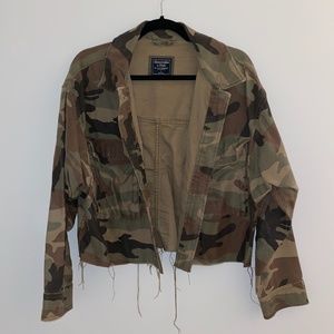 Camo cropped trucker jacket